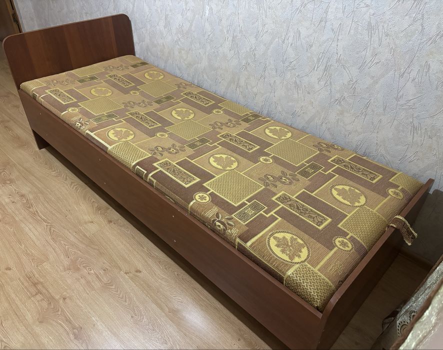 Две кровати по дешевой цене с нишей