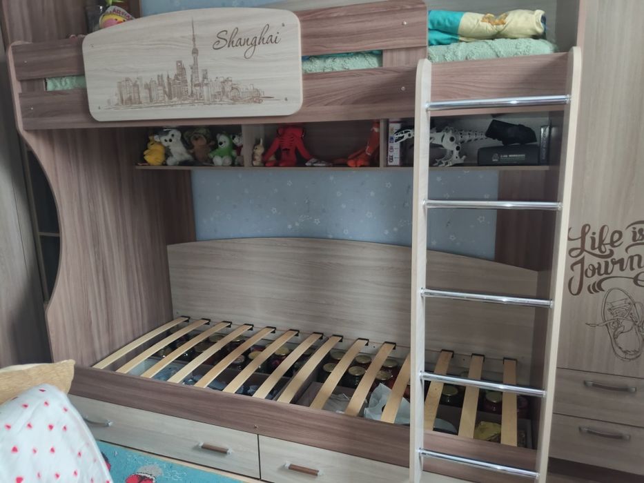 Двухъярусная кровать