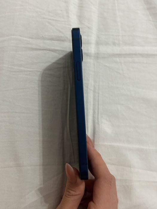 iPhone 12 синий