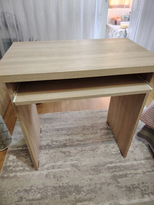 Vând birou calculator nou preț 300ron neg.