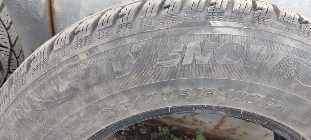 Зимние шины 215/70 r16