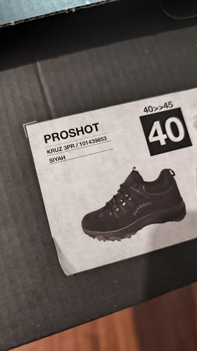 Ботинки размер 40 .