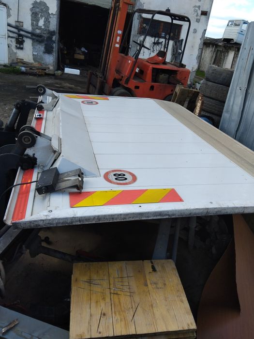 Vând lift hidraulic iveco