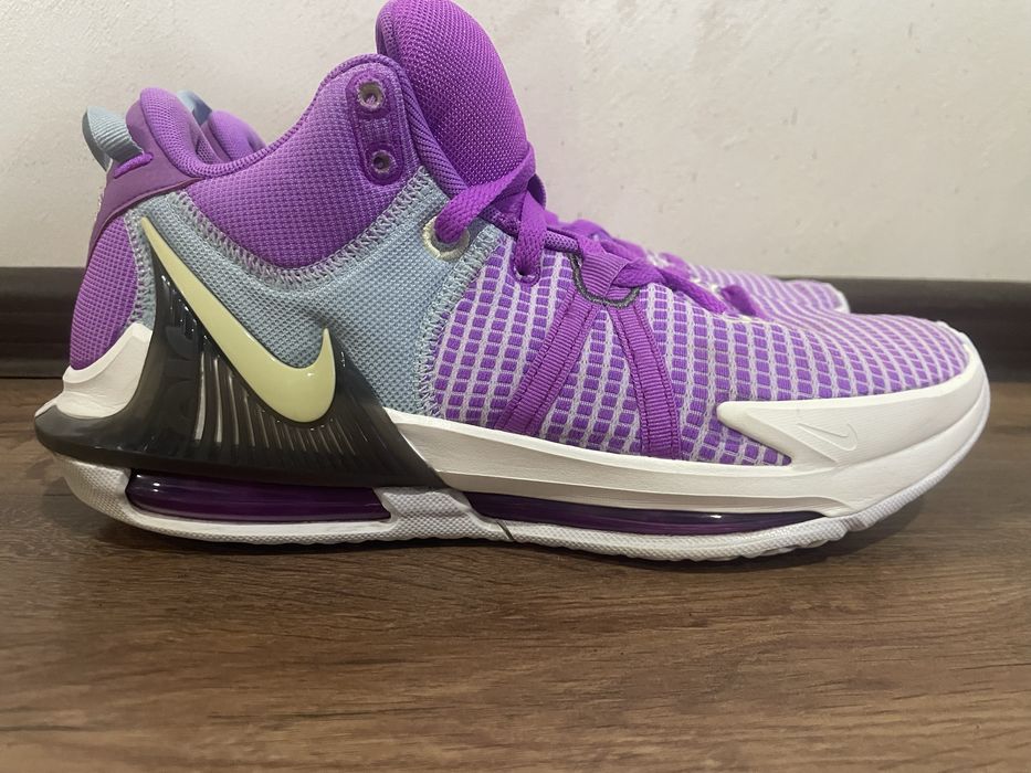 Маратонки Nike Lebron Witness