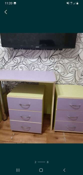Продам 2 тумбочки и 2 стола