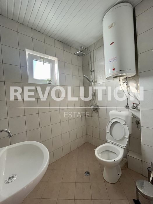 Дава се под наем Къща в к.к. Златни пясъци - 180 кв.м за 1018.98 € - Снимка #14