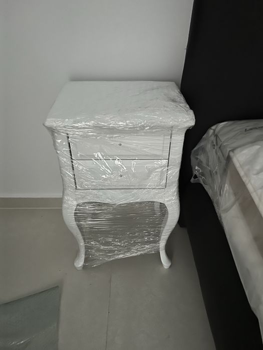 Масичка / нощно шкафче / помощна маса