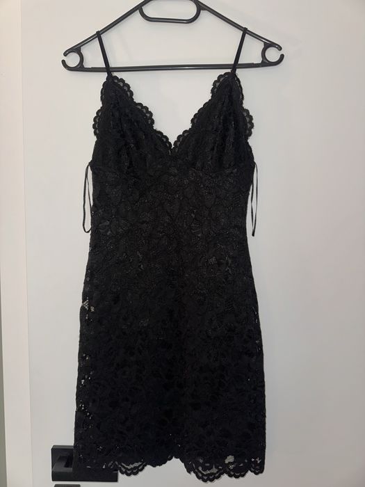 Нова - Малка черна дантелена рокля Zara