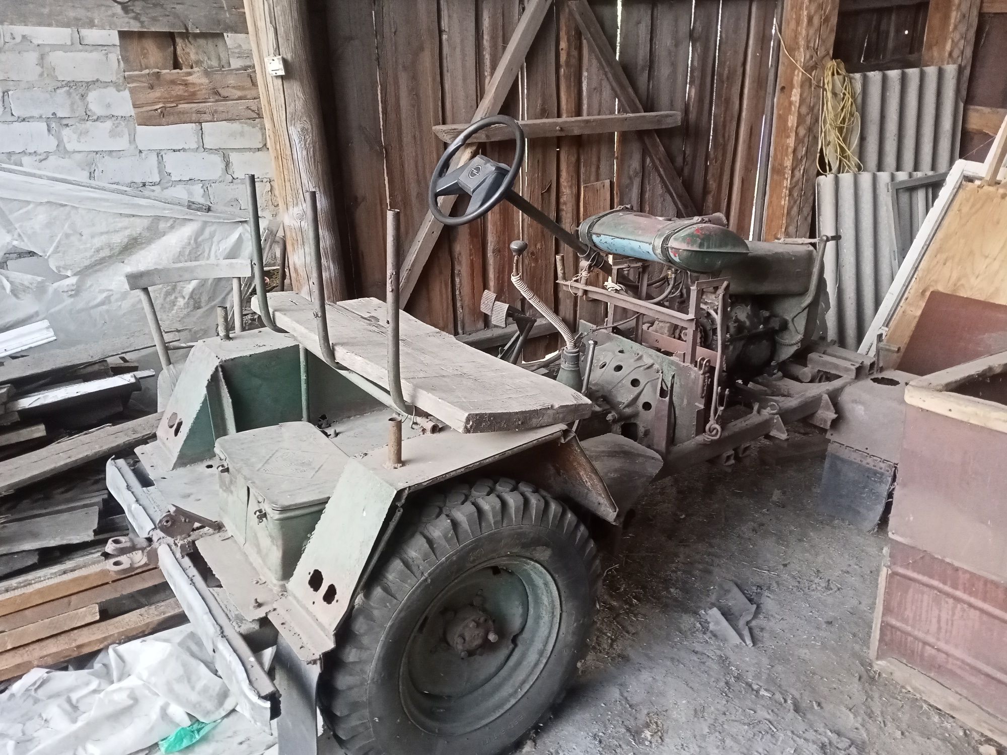 Необычный самодельный трактор Бизон продают на Авито за 700 тысяч рублей