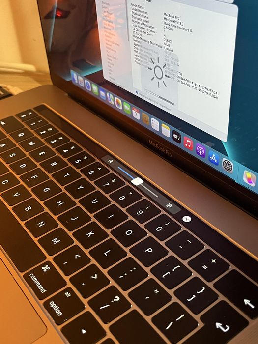 MacBook Pro 15” (2016) с Touch Bar