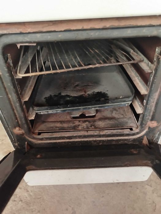 Gaz Plitasi sotiladi Xamma jihozi ishlaydi