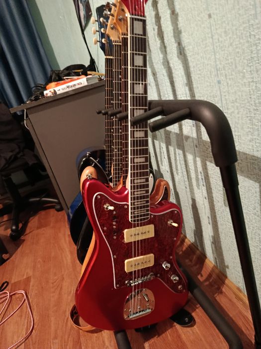 Продам электрогитару