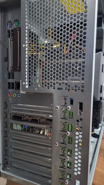 Unitate Workstation Fujitsu M730N: Xeon 2680v2/32GB RAM/GT730/SSD 160