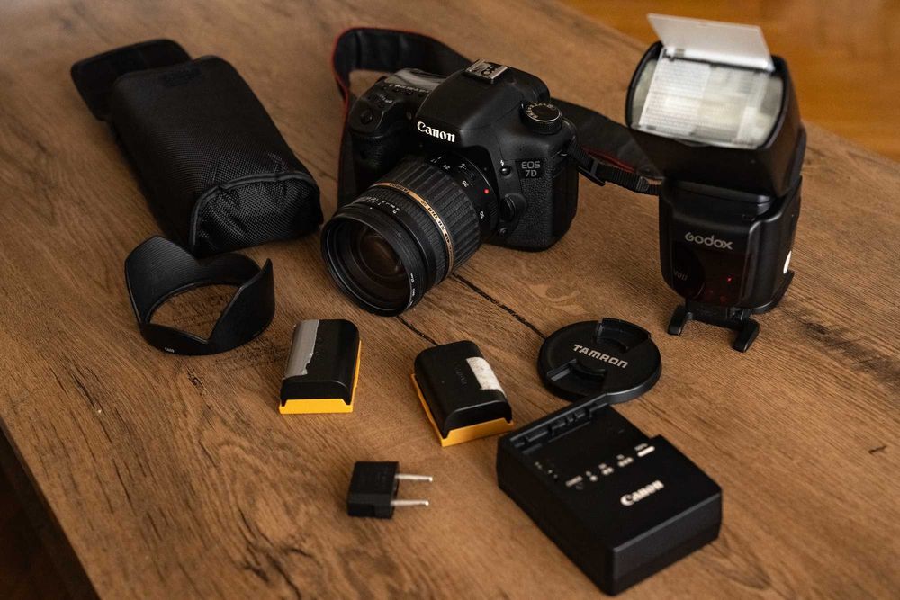 Canon EOS 7D, Тamron17-50 f2.8, TT685c, 3 батерии, 2 бр CF и чанта.