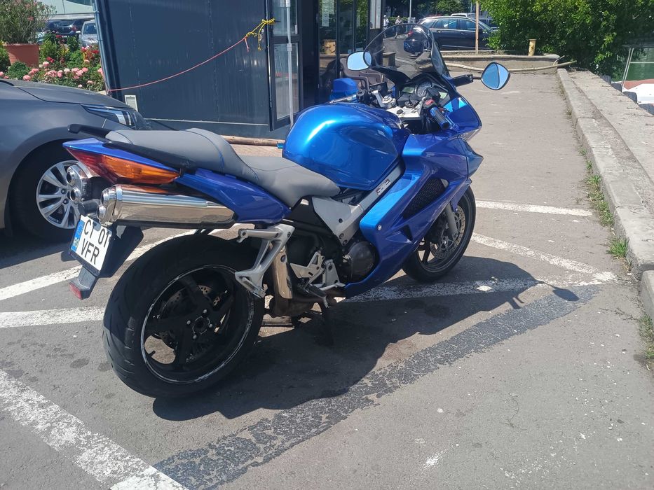 Honda VFR800 V-TEC CBS posibil si schimburi/variante