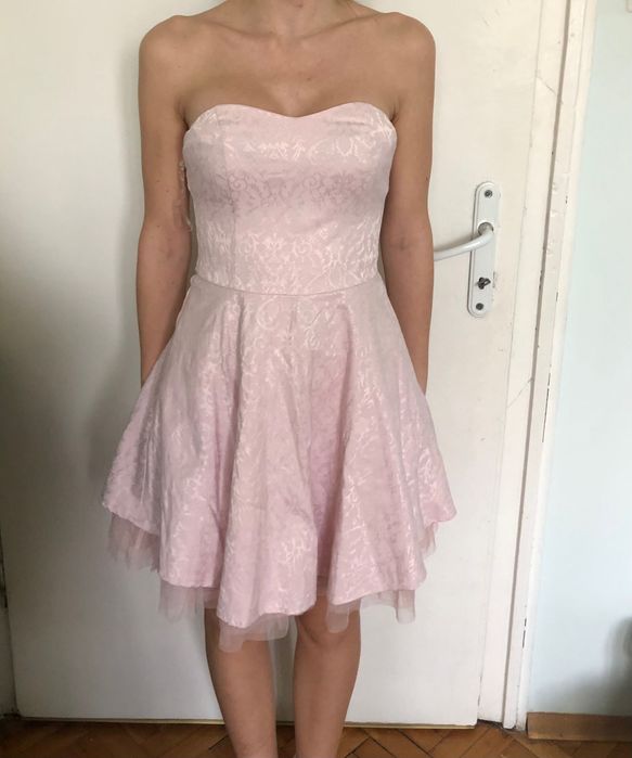 Бледорозова елегантна дамска рокля