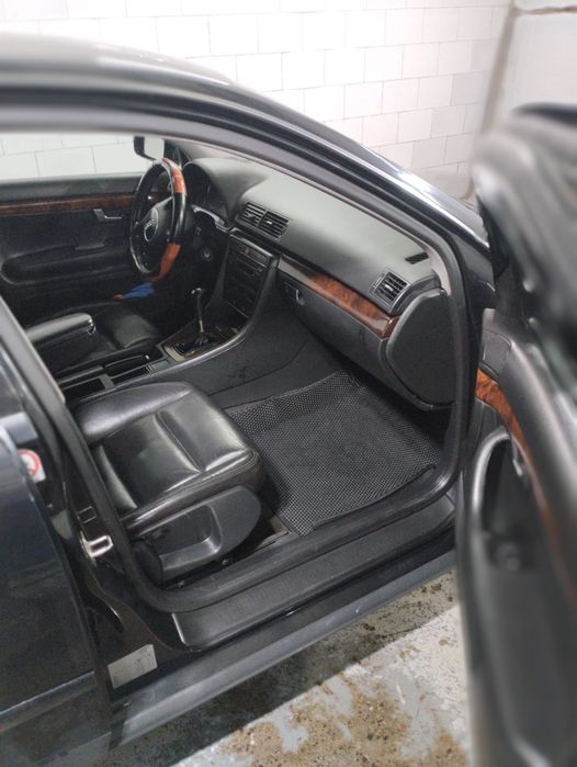 Машина Audi A4 механика
