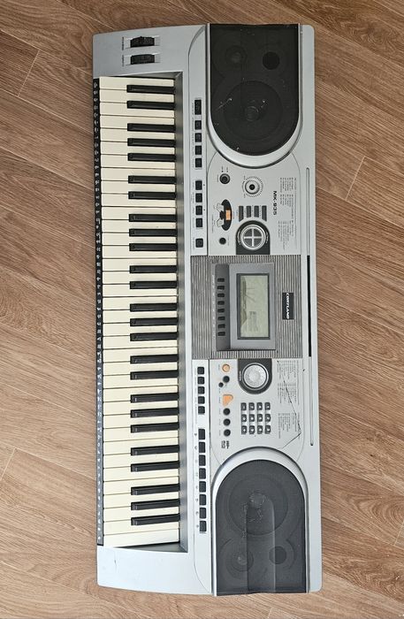 Продам . СинтезаторСрочно