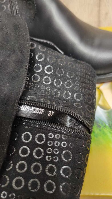 Продам женские сапоги