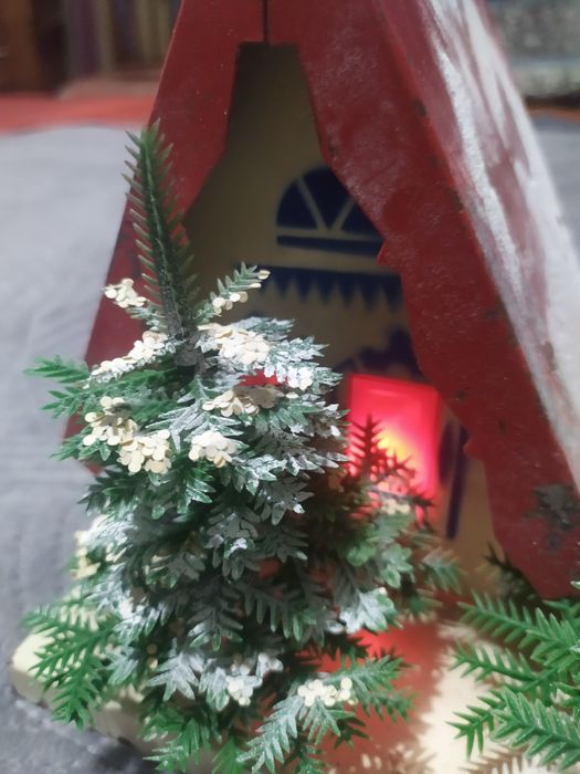 Продам игрушку домик под елочку