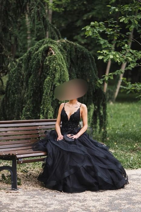 Елегантна черна бална рокля