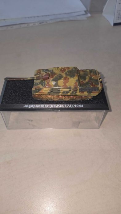 Колекция от колички-военни машини, размер 1:72