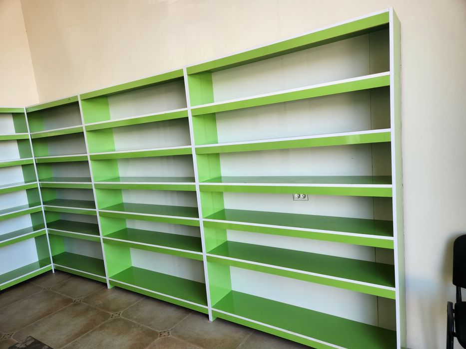 Полкалар сотилади дорихона ва магазин учун