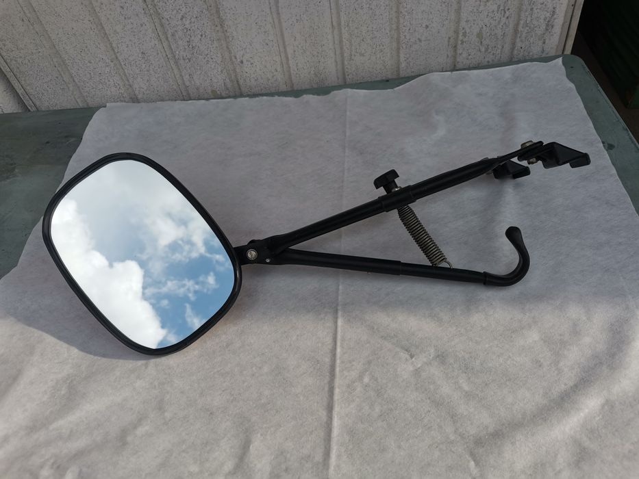 Vînd oglindă în stare bună.