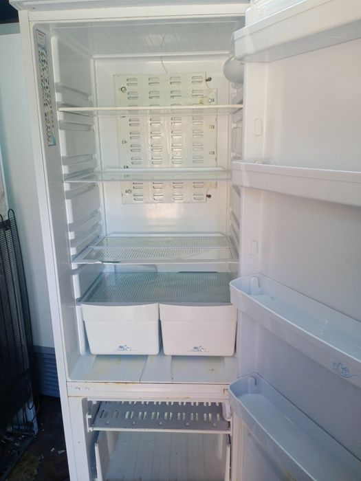 Продам рабочий холодильник. Индезит