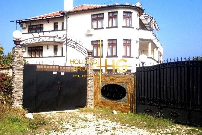 Продава се Хотел в Варна, м-т Боровец - юг - 700 кв.м за 1215 €/кв.м - Снимка #1