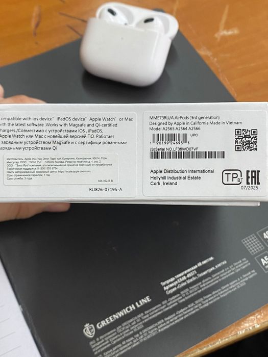 Наушники AirPods