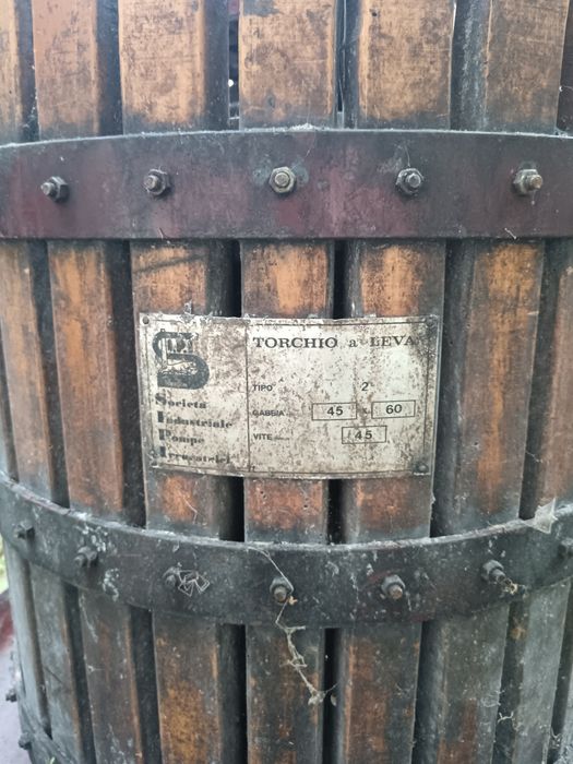 Teascuri presă pentru struguri