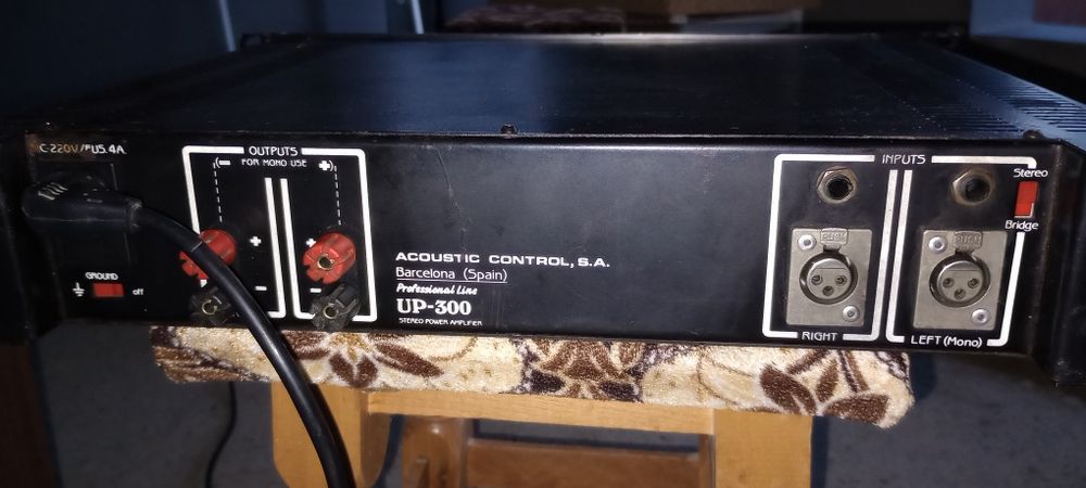 Amplificator putere Acoustic UP-300 profesional