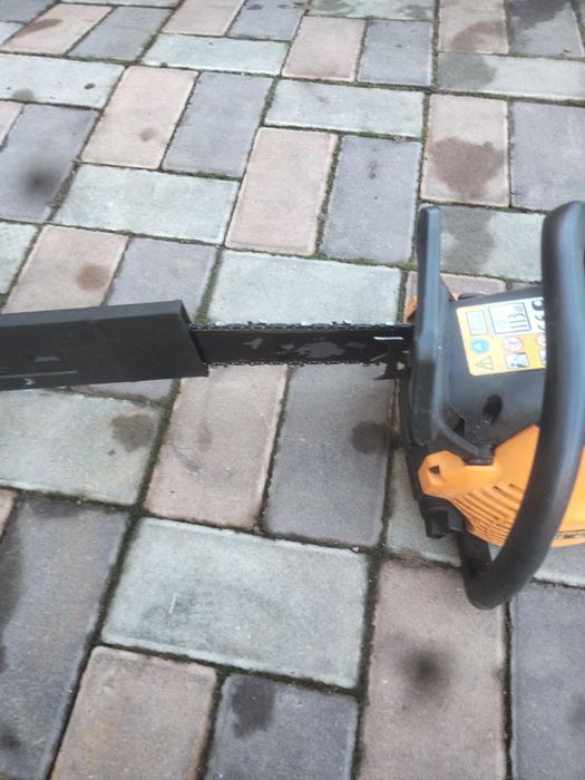 Vînd drujbă motor Husqvarna