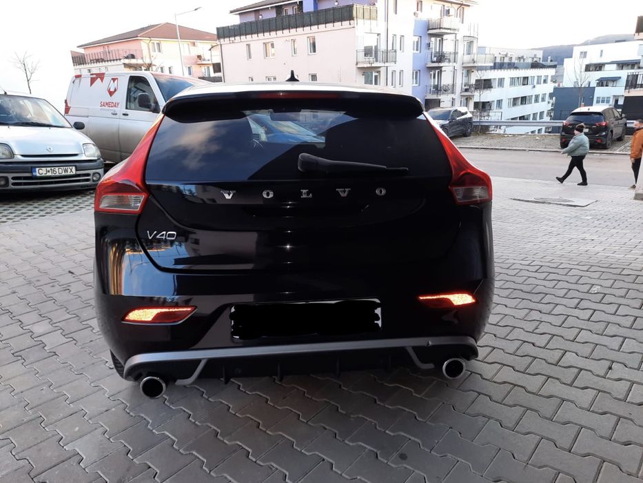 Volvo V40.