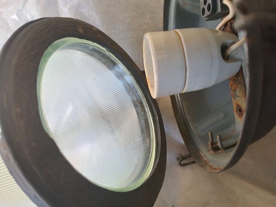 Продам светильник уличный