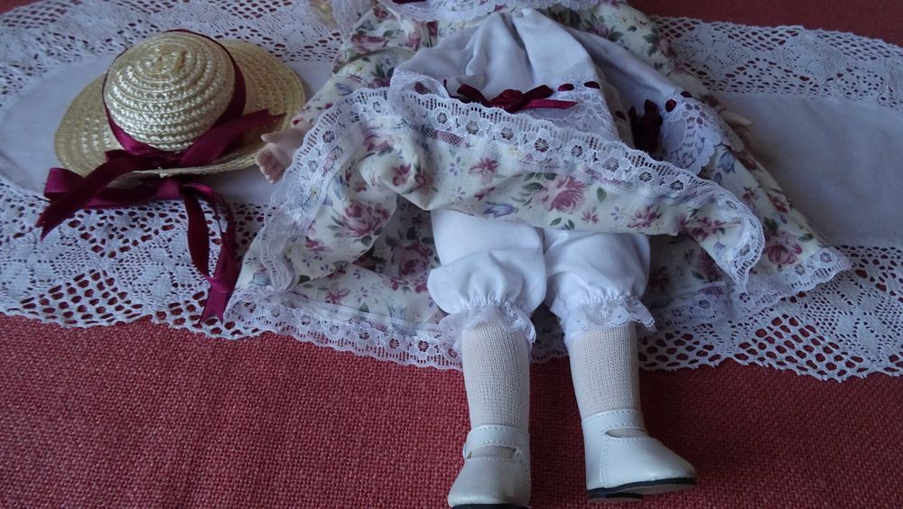 Голяма порцеланова кукла  Внос от Германия.