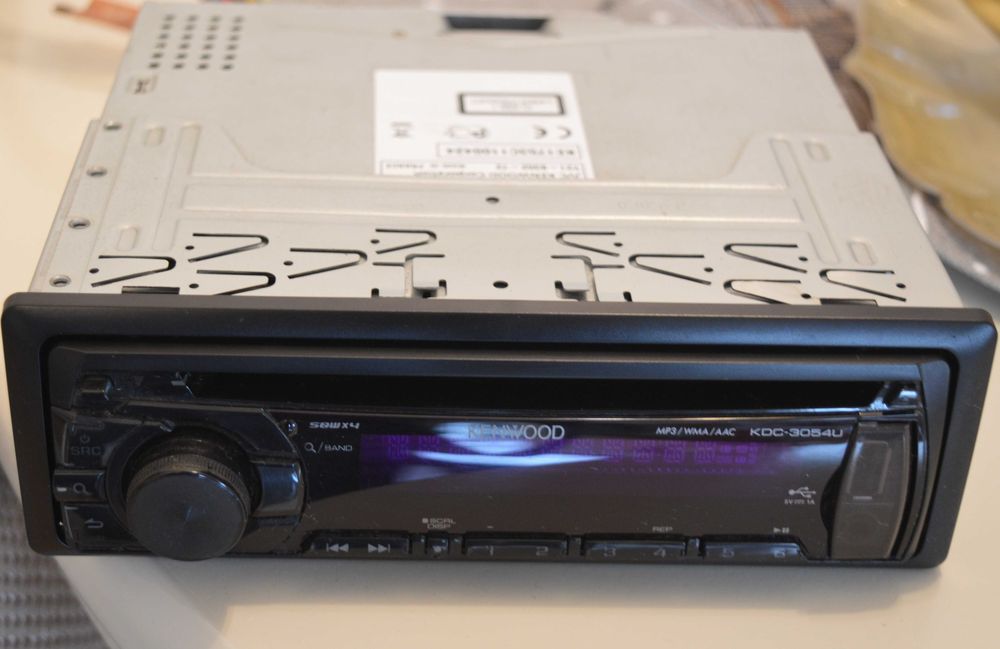 CD Reciever за кола KENWOOD KDC 3054-U с USB порт 4х50 вата