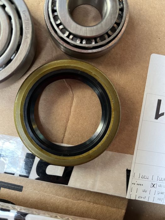 Продавам комплект предни лагери за Лада