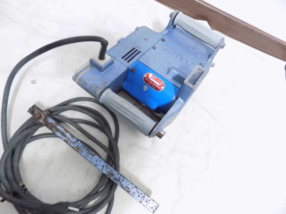 Masina slituit (canelat)  BAIER  (Germania)