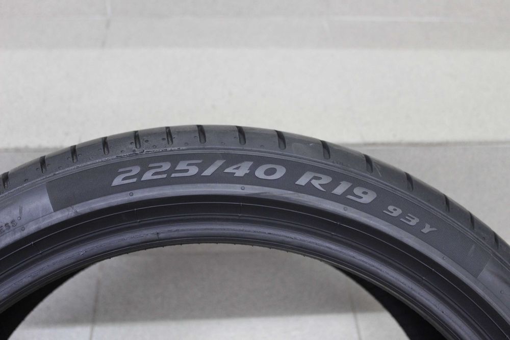 255/40-19 Pirelli P Zero RSC
