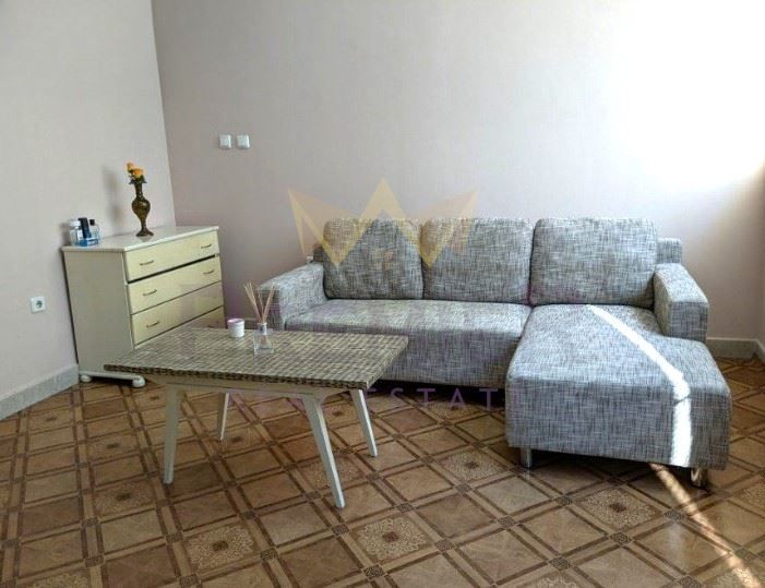 Продава се Едностаен апартамент в София, Оборище - 28 кв.м за 2215 €/кв.м - Снимка #1