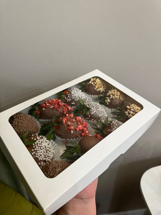 Клубника в шоколаде в наличии