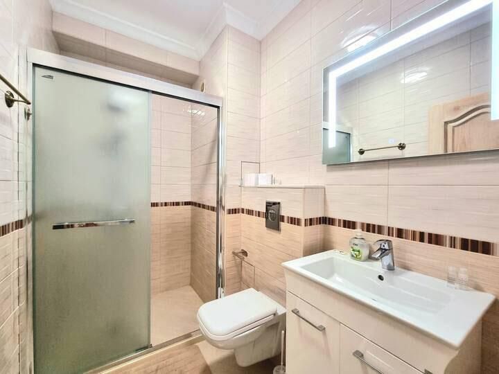 Дава се под наем Двустаен апартамент в Бургас, Изгрев - 63 кв.м за 612 € - Снимка #5