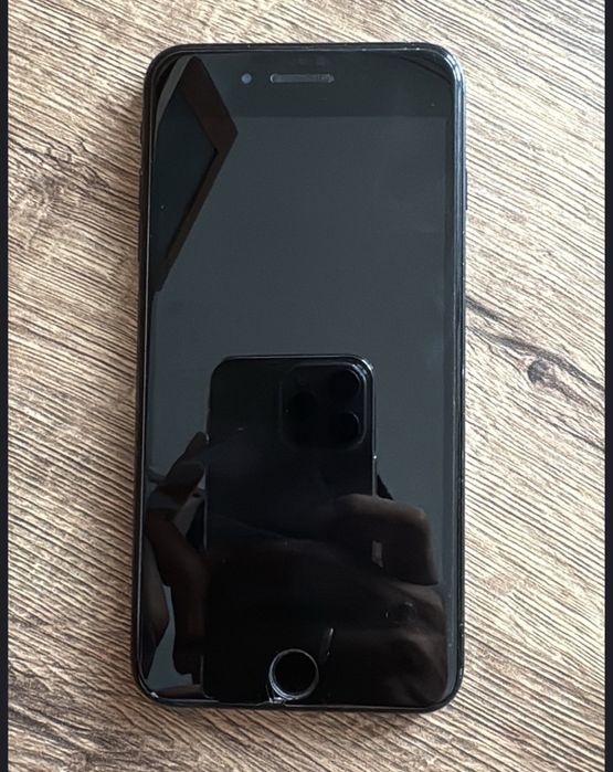 Продам Айфон 7 плюс