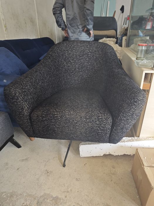 Кресла и дивани чисто нови