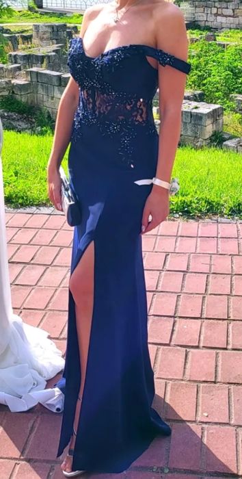 Официална рокля.