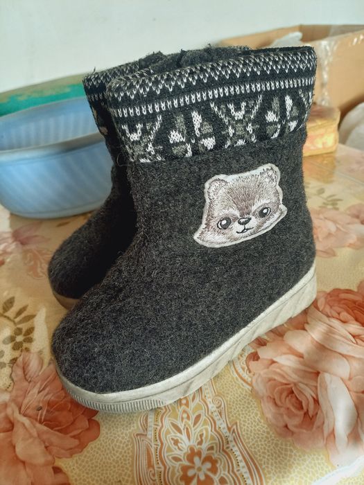 Продам детские ботинки