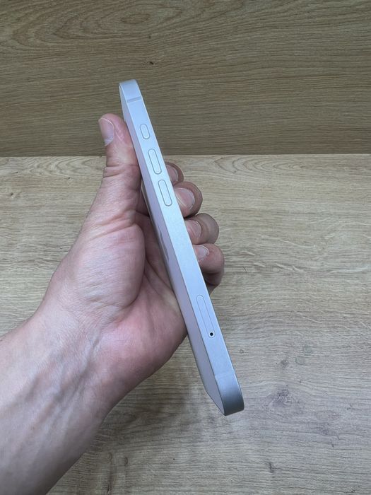 iPhone 16E Alb 100% battery life