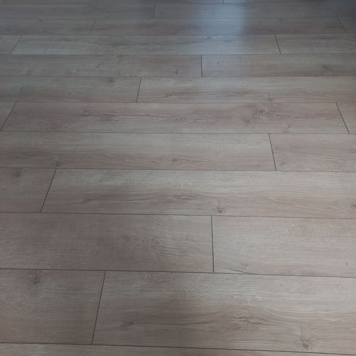 Ламинат, линолеум